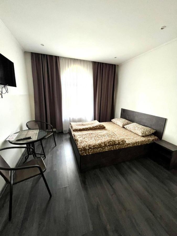 Нові Апартаменти 83 Iwano-Frankiwsk Exterior foto
